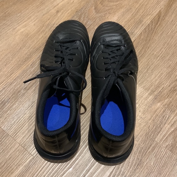 Tiempo Legend 10 Club TF - Adult Turf Soccer Shoes - Picture 2 of 4